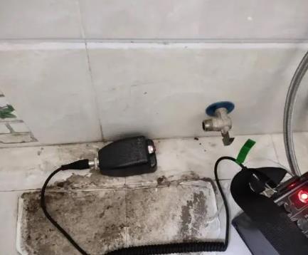 二连浩特屋顶漏水维修公司分享下卫生间漏水的危害及解决方法